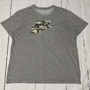 The Nike Tee mens XL gray camouflage logo crew neck short sleeve dri-fit t-shirt